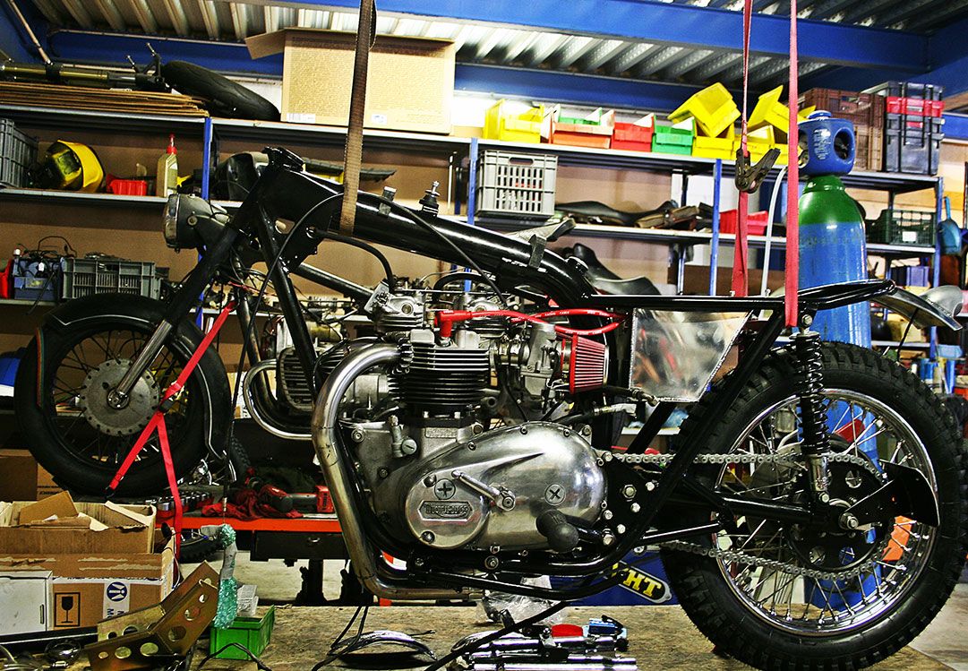 TRIUMPH BONNEVILLE T140