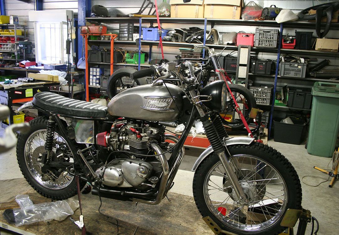 TRIUMPH BONNEVILLE T140