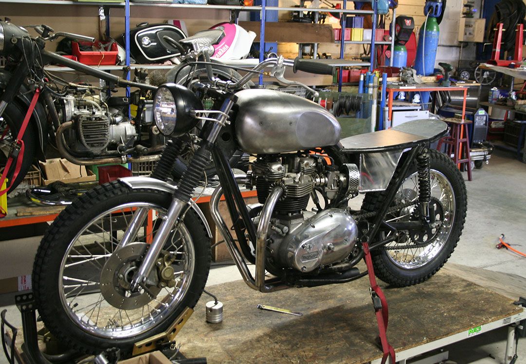 TRIUMPH BONNEVILLE T140