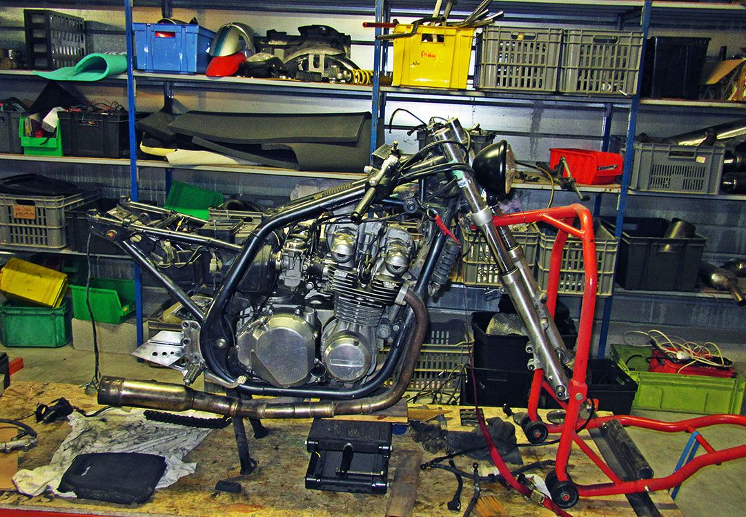 KAWASAKI 750 ZEPHYR MAD MAX