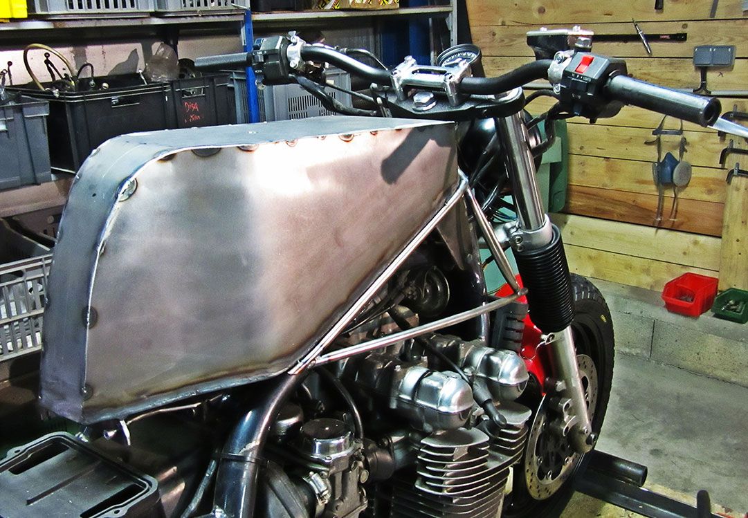 KAWASAKI 750 ZEPHYR MAD MAX